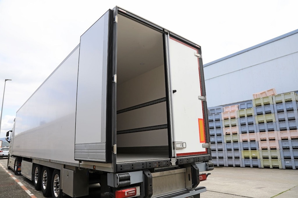 The Advantages of Refrigerated Trucks: Keeping Your Perishables Fresh